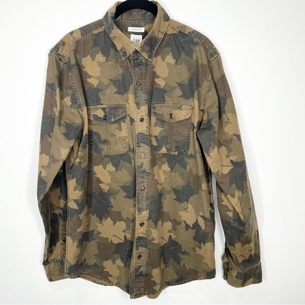 GAP Leaf Camo Print Standard Fit Button Down Shirt Medium